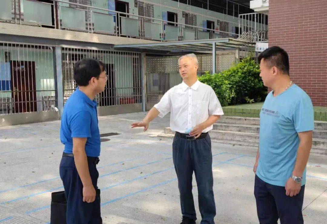 桂林市中山中学蒋向东书记,方志荣副书记,兰宏光副校长,张驰副校长,王