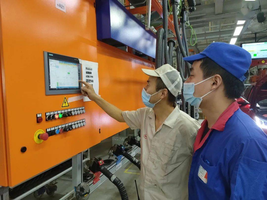 脚踏实地一丝不苟总装西安工厂设备维修高手郭晓东