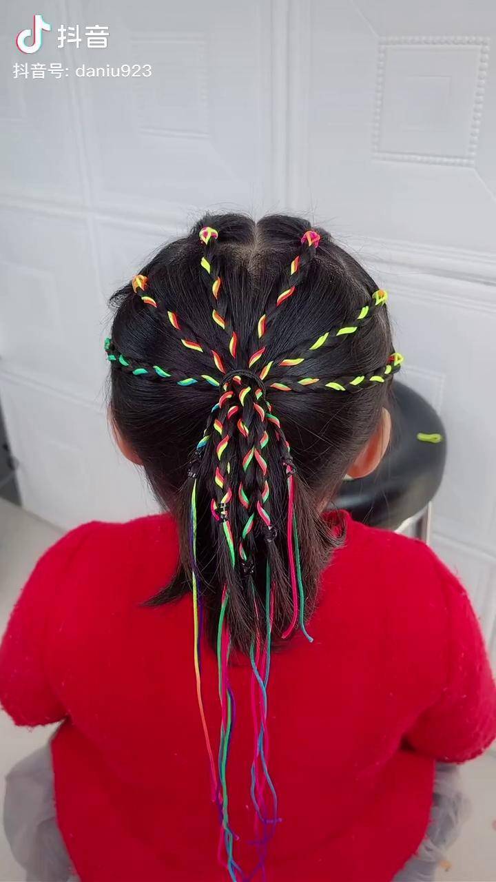 儿童编发 dou 小助手 扎一款简单的小脏辫过年会不会很拉风 太酷了吧!