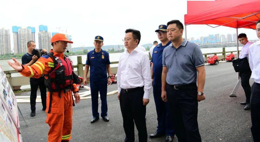 德阳市委副书记代理市长刘光强深入消防水域演练一线调研指导并全程