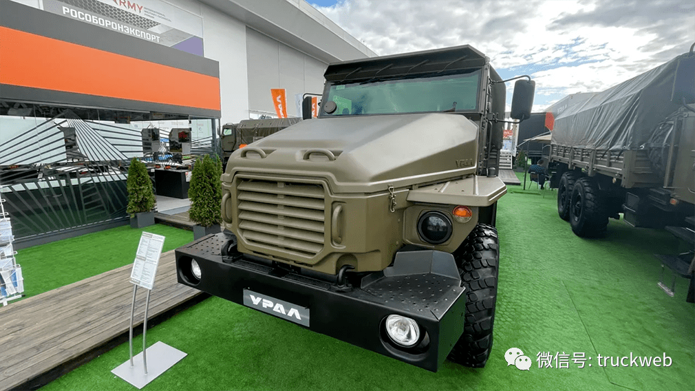 烏拉爾在army-2021國際軍事技術論壇展示新款4x4軍車