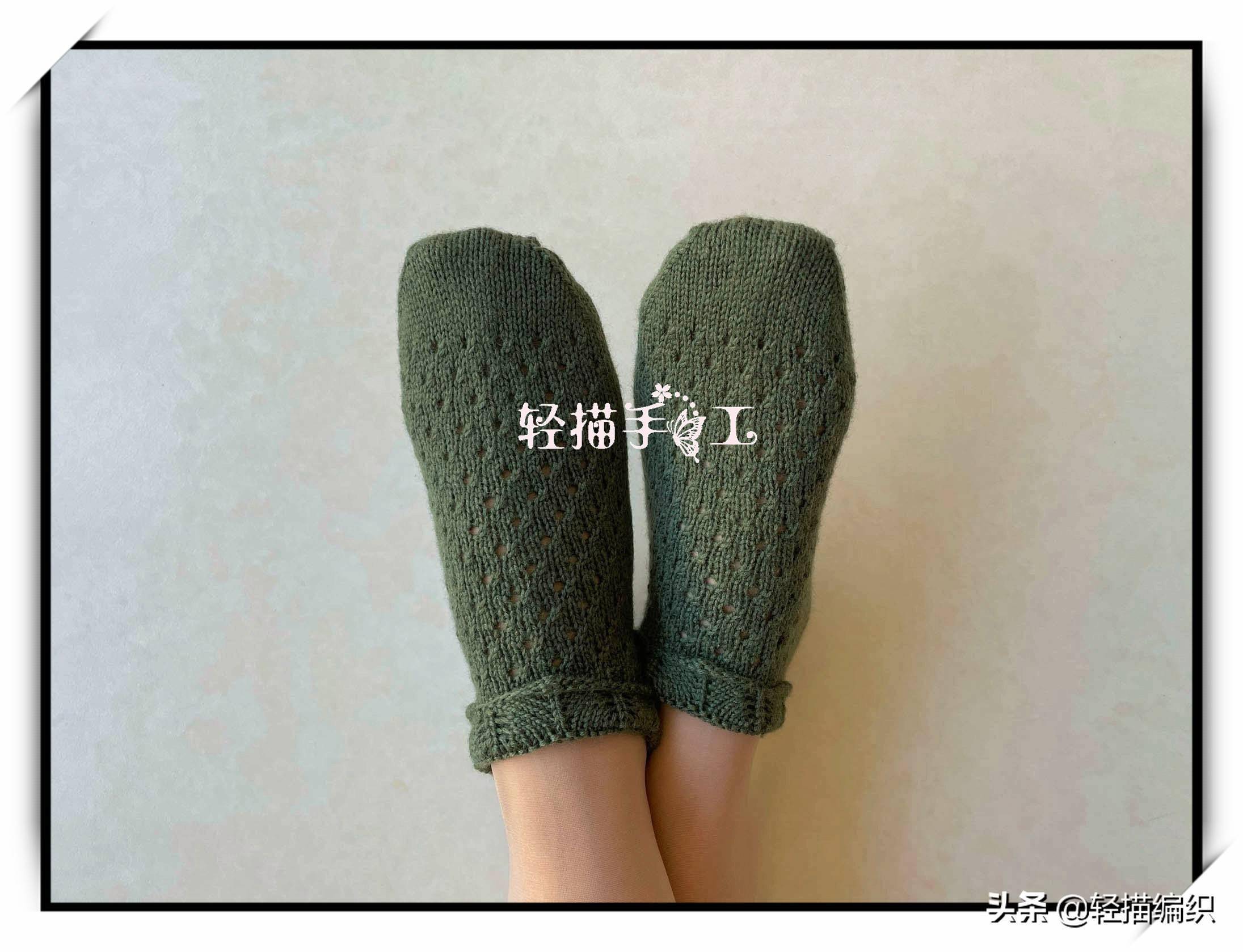 袜子织法简单,从袜口花边起针,花边完成后,翻面织袜口,再织脚后跟和袜