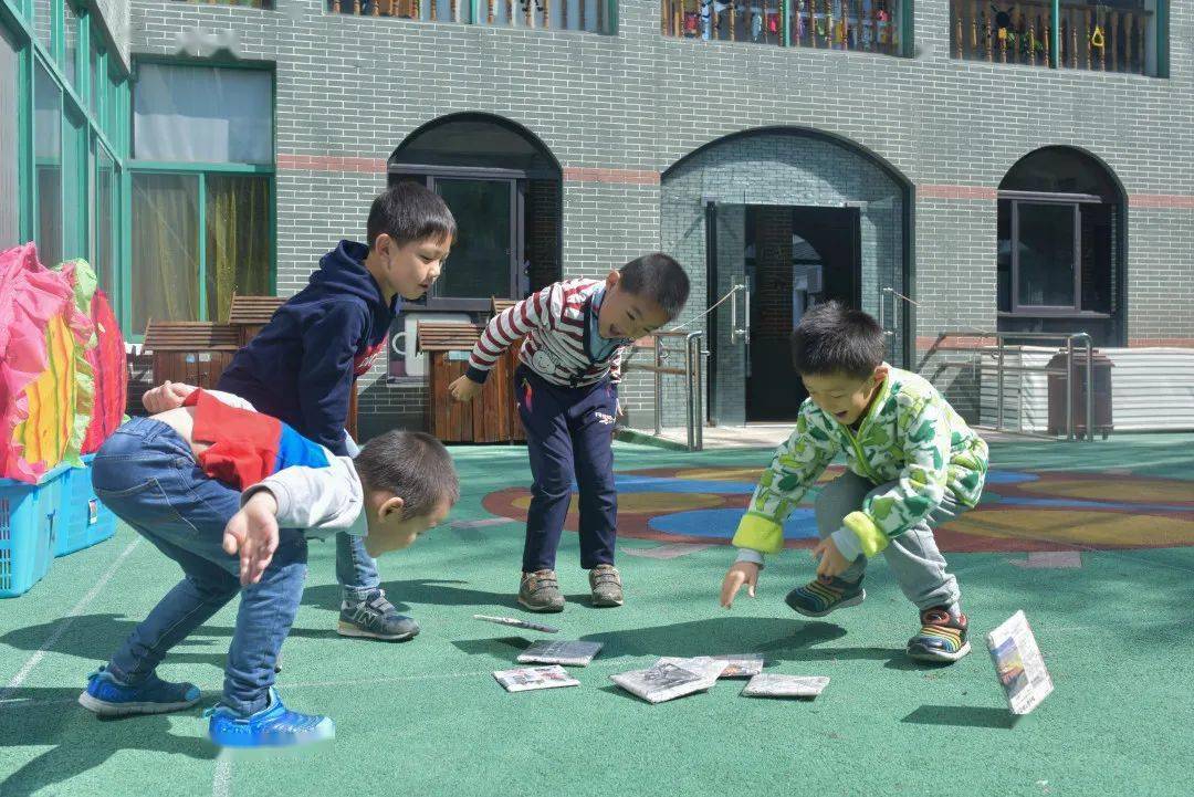 打造有上海味道的幼儿园:大门口的海派风木质长凳,上海弄堂游戏专版
