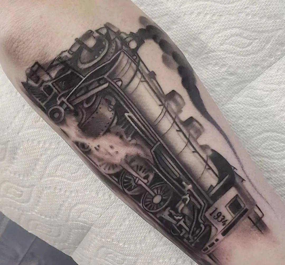 千吨巨兽蒸汽机车纹身