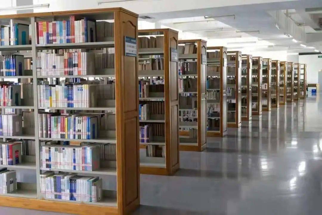 齐鲁理工学院图书馆图片