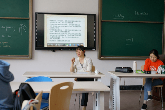 陈俨少将主讲《战争,军队与文化》领读经典《乌合之众》曾维希老师在