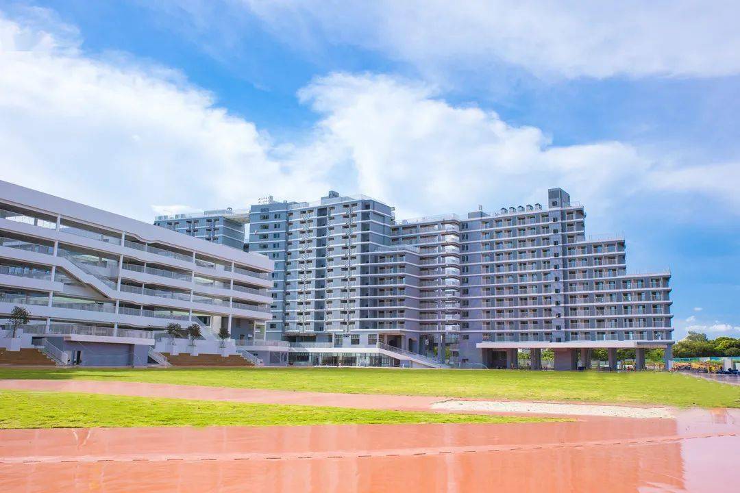 中國科學院深圳理工大學 附屬實驗高級中學 school 學校規模:項目