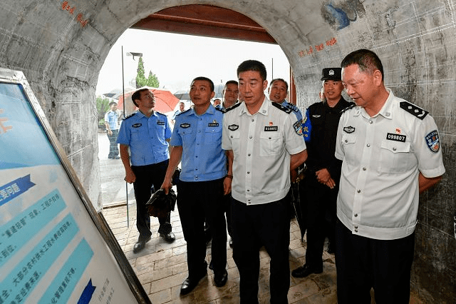 徐云,张尧贵详细了解松华坝水库水源保护工作情况期间,徐云和省公安厅