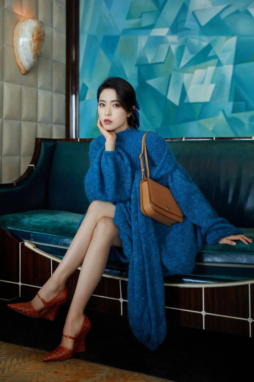 棕色|秋天背什么包?跟着这些明星抄作业就成!