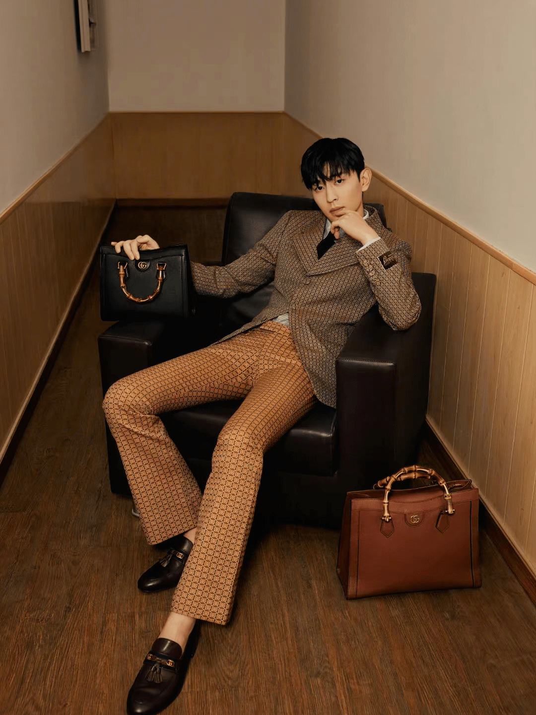 棕色|秋天背什么包？跟着这些明星抄作业就成！