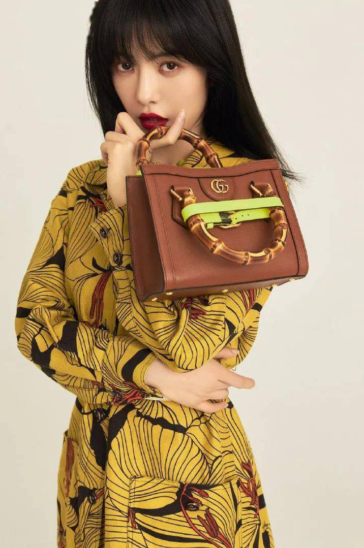 棕色|秋天背什么包?跟着这些明星抄作业就成!