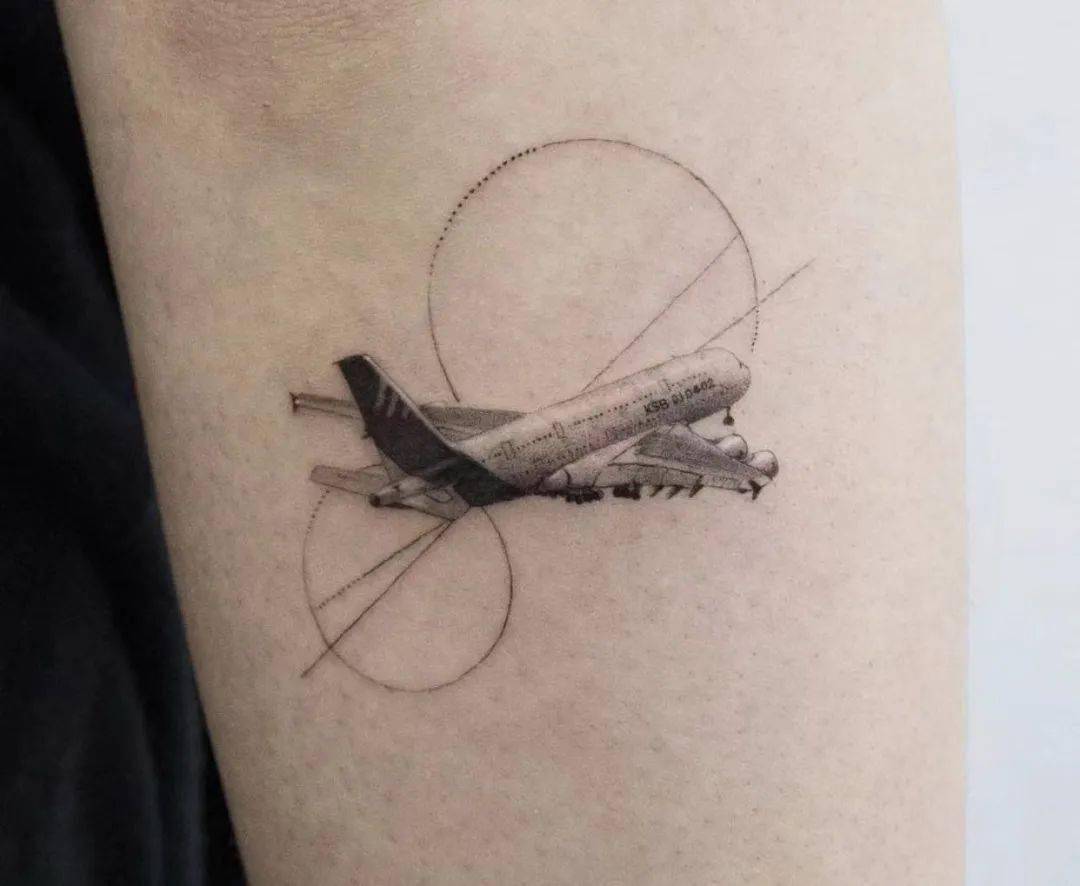 飞机纹身图案的意义图片