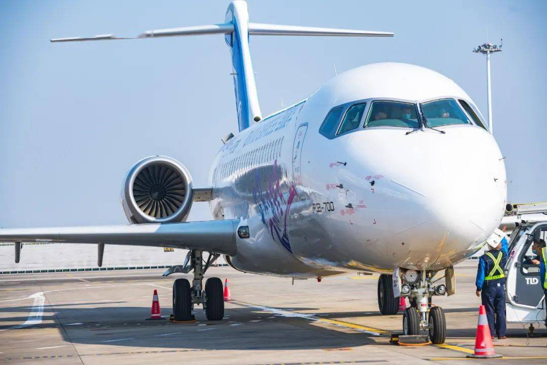 两月两起安全事件,华夏航空怎么了?_飞机