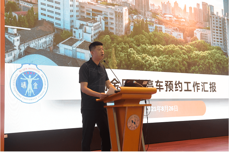 市道运局设施运行处处长朱华勇介绍民心工程基本情况及进展推进会上