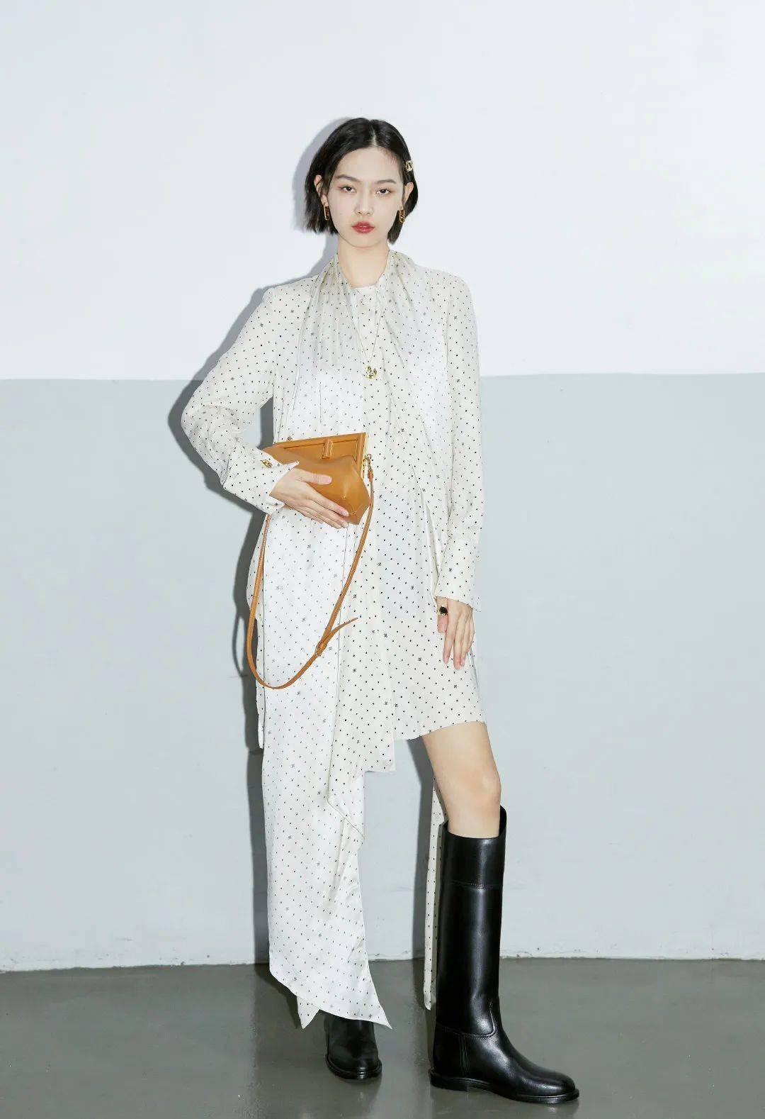 棕色|秋天背什么包?跟着这些明星抄作业就成!