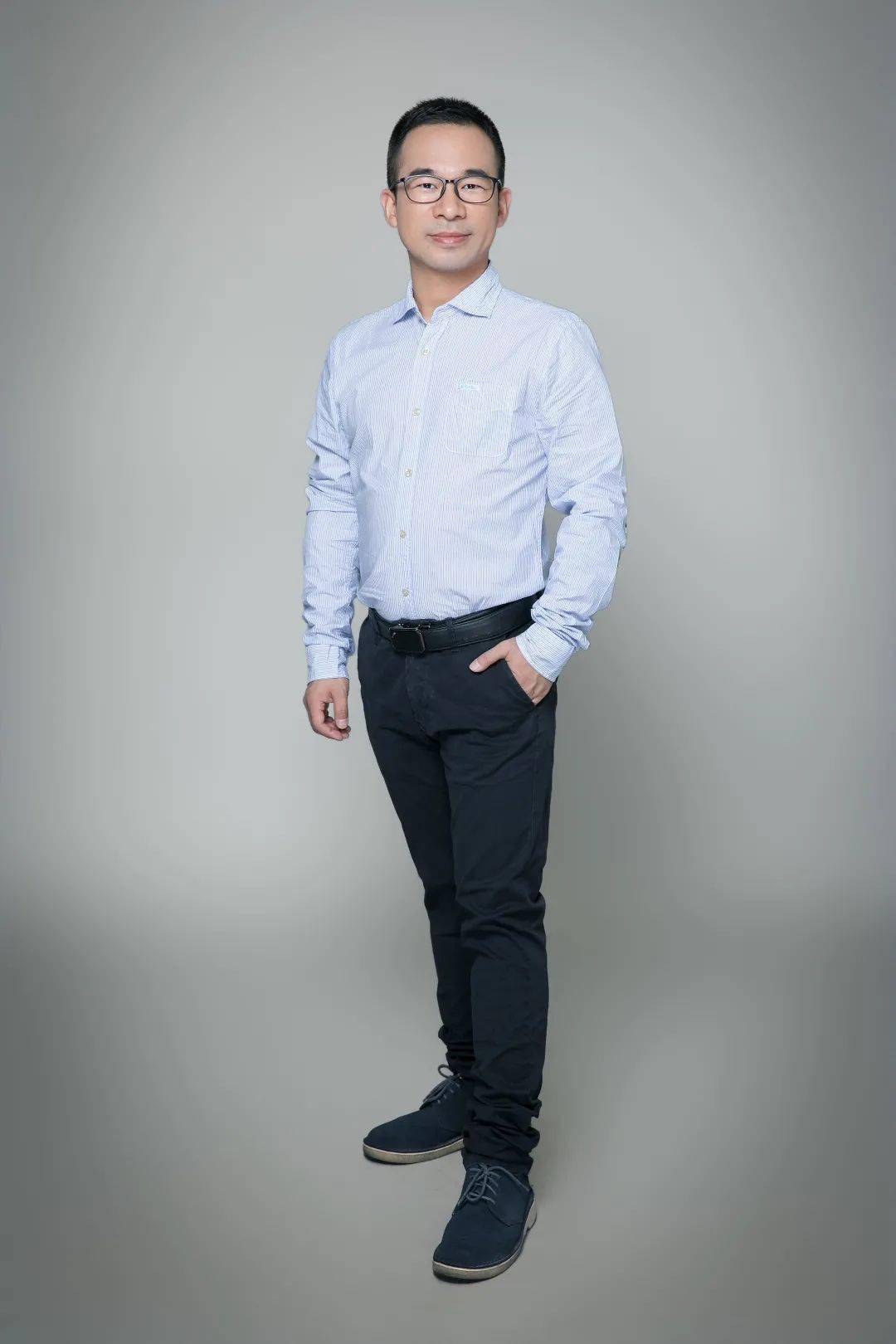 辅导员:任磊 副教授新生寄语:秋风送爽时,喜迎海洋人.