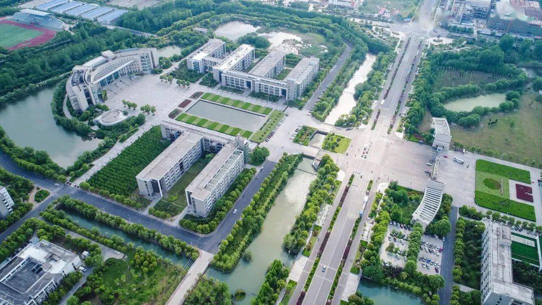 快收藏好这本秘籍《淮阴工学院校园生活指南》别急别急,微微在这里给