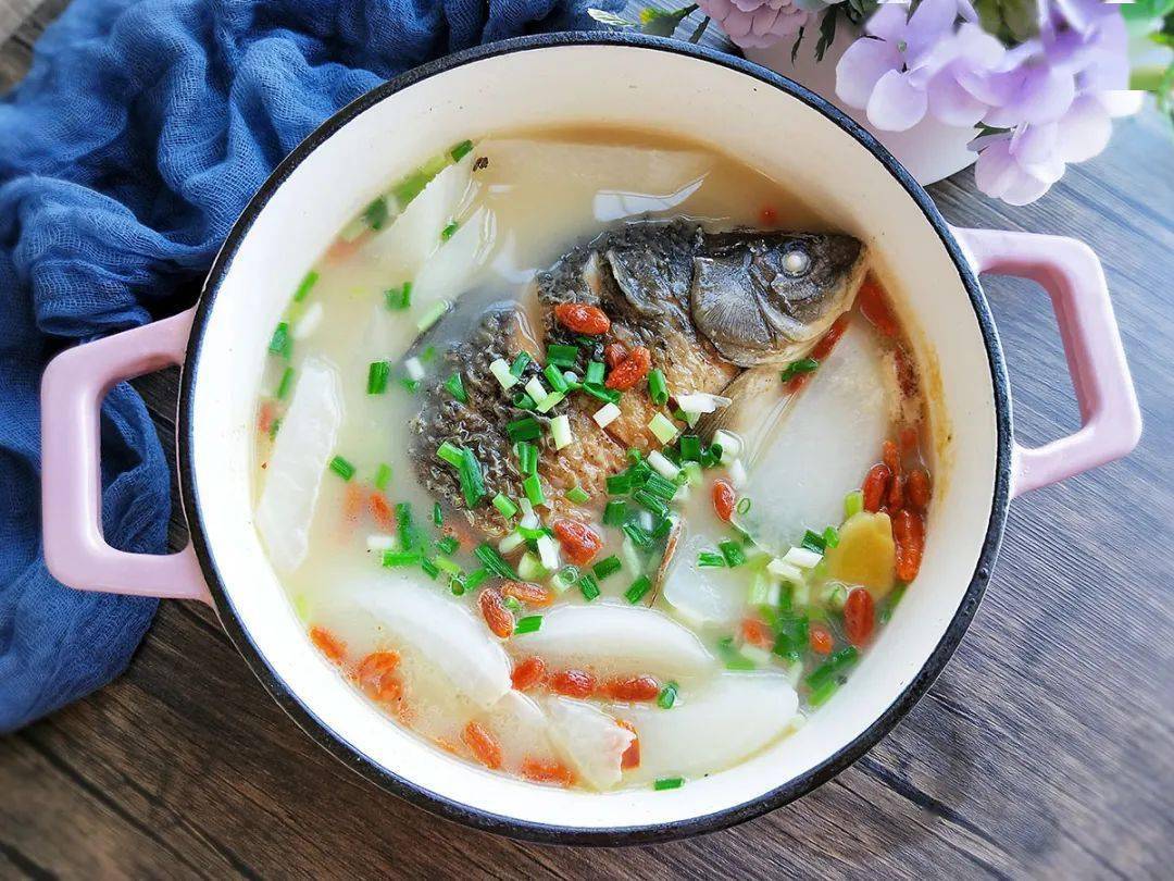 鲫鱼萝卜汤,这种天气来份太适合了