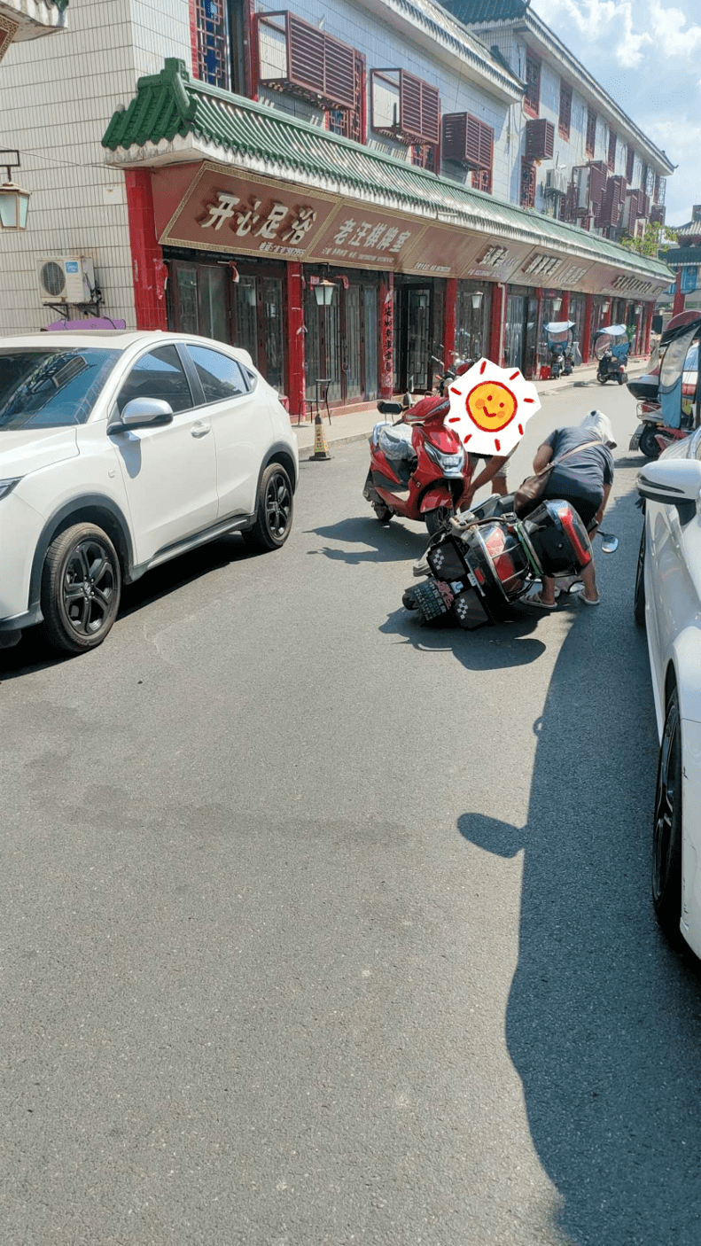 乐平步行街下午三点发生一起交通事故,原因竟然是.