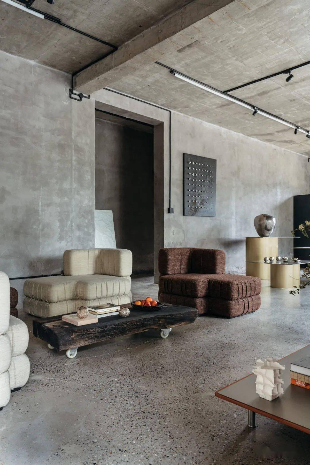 一片竹席,四面水泥,金工艺术家的毛坯房堪比艺术馆