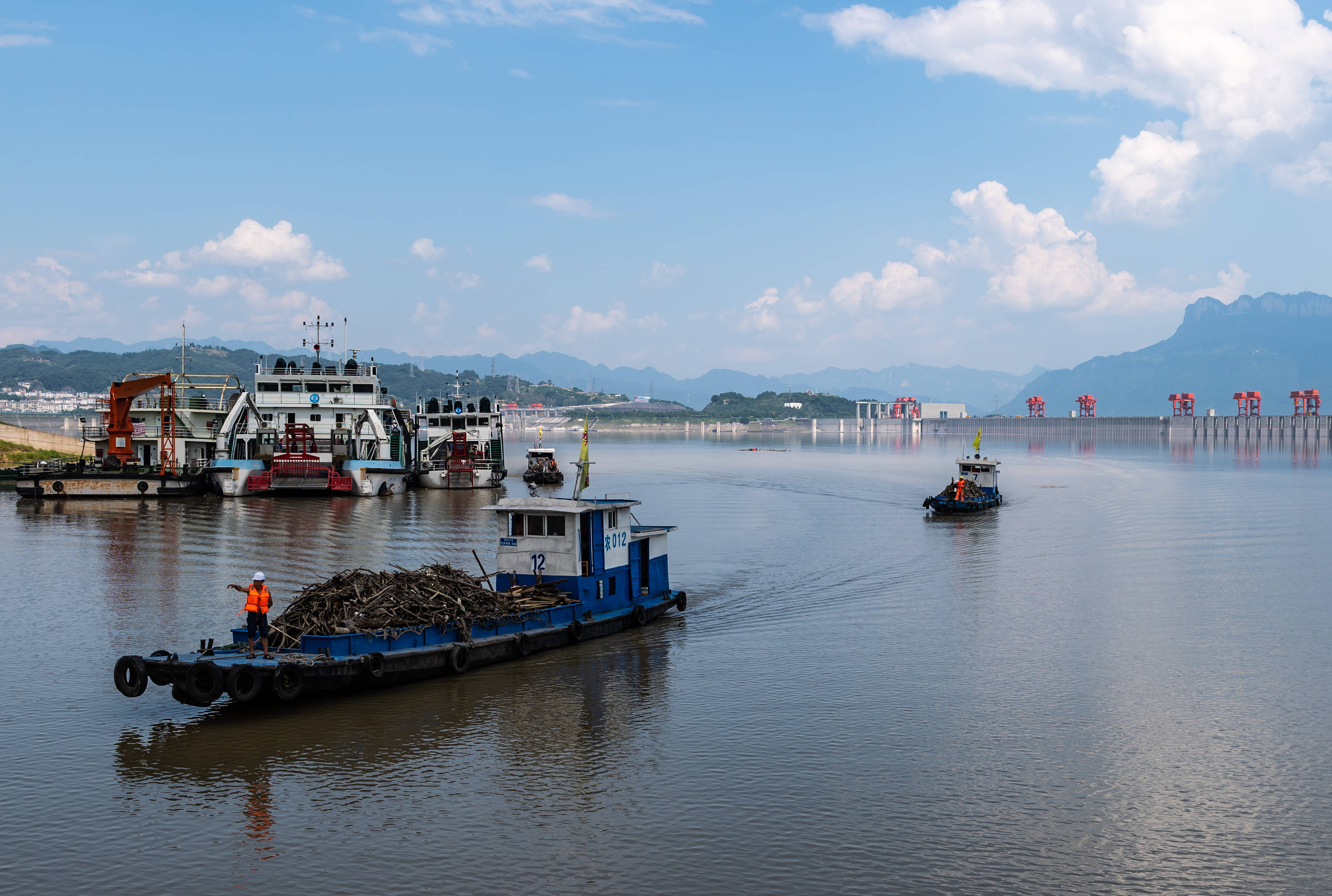 湖北秭归清漂护长江