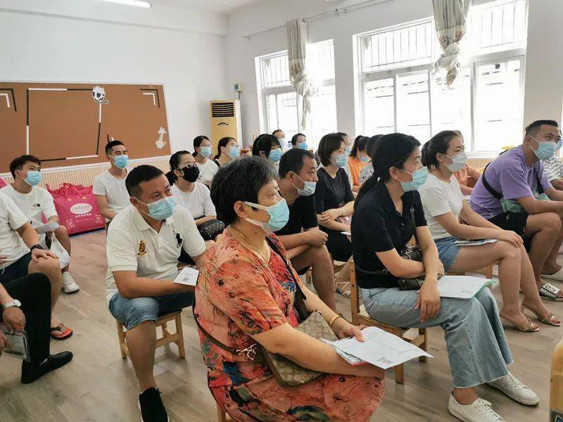 进行|以心迎新 与爱相约 妇联幼稚园召开小班新生家长会