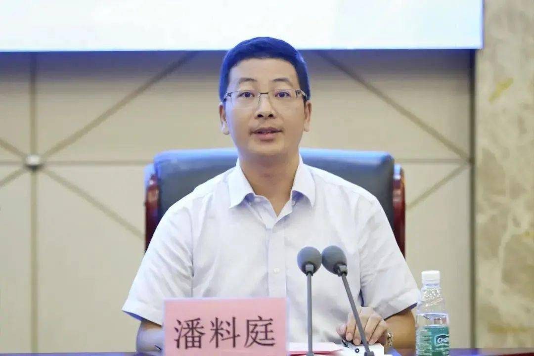 免去黄庆周同志的中共广西北港新材料有限公司委员会书记,委员,广西