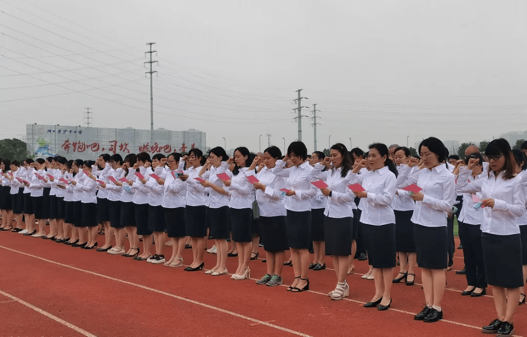 沙市六中校服图片