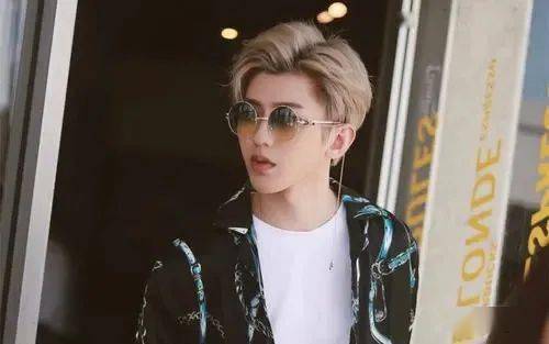 The|【2021.9.1】蔡徐坤背后有资本？未成年人不能上综艺了？徐正溪私生活怎么样？周震南快本隔天剪？邓伦总是飞来飞去？