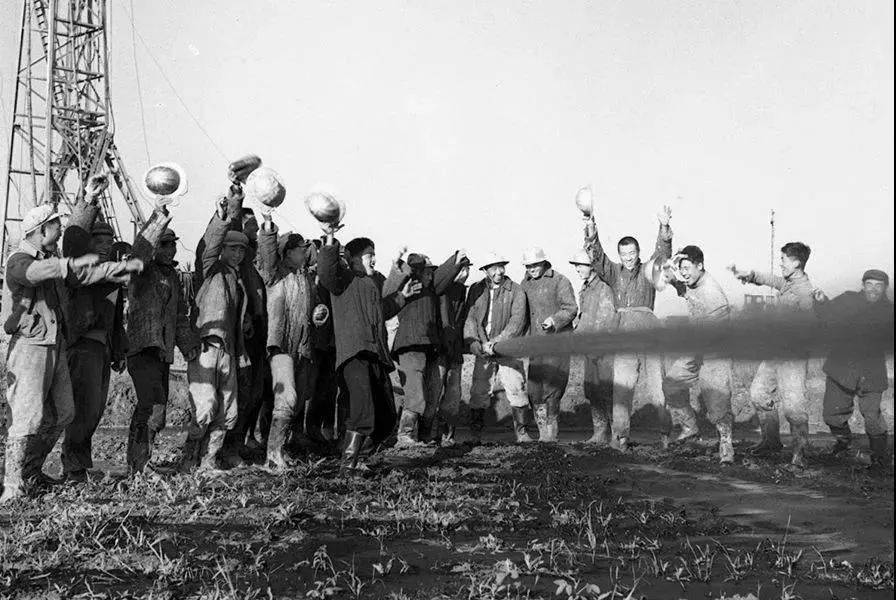 百个瞬间说百年1965十年艰辛探索成绩辉煌