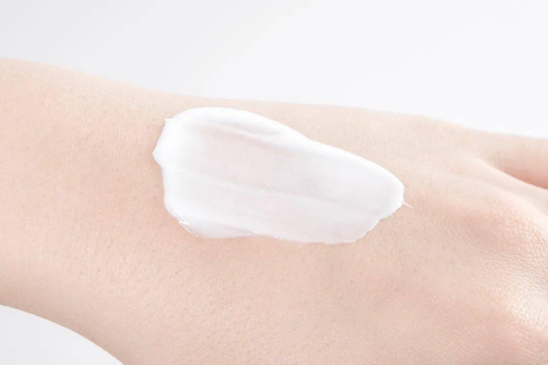 皮肤|观方好物 | 华山医院研制的这罐身体乳，我能囤一辈子