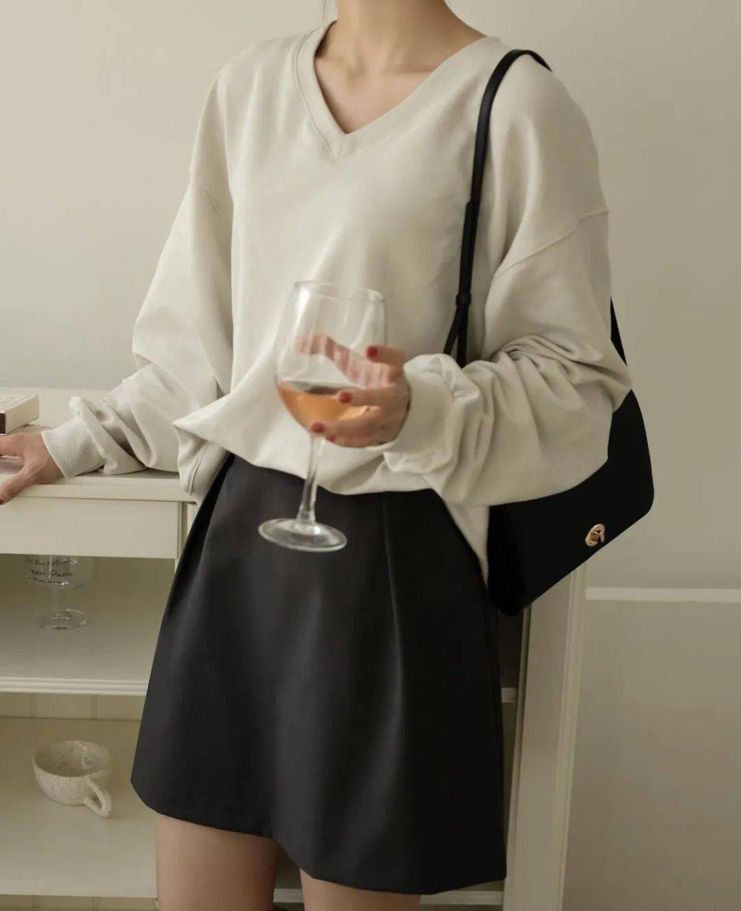 v领卫衣 93d7a9da871b42178aa11a4c5761489d.jpeg