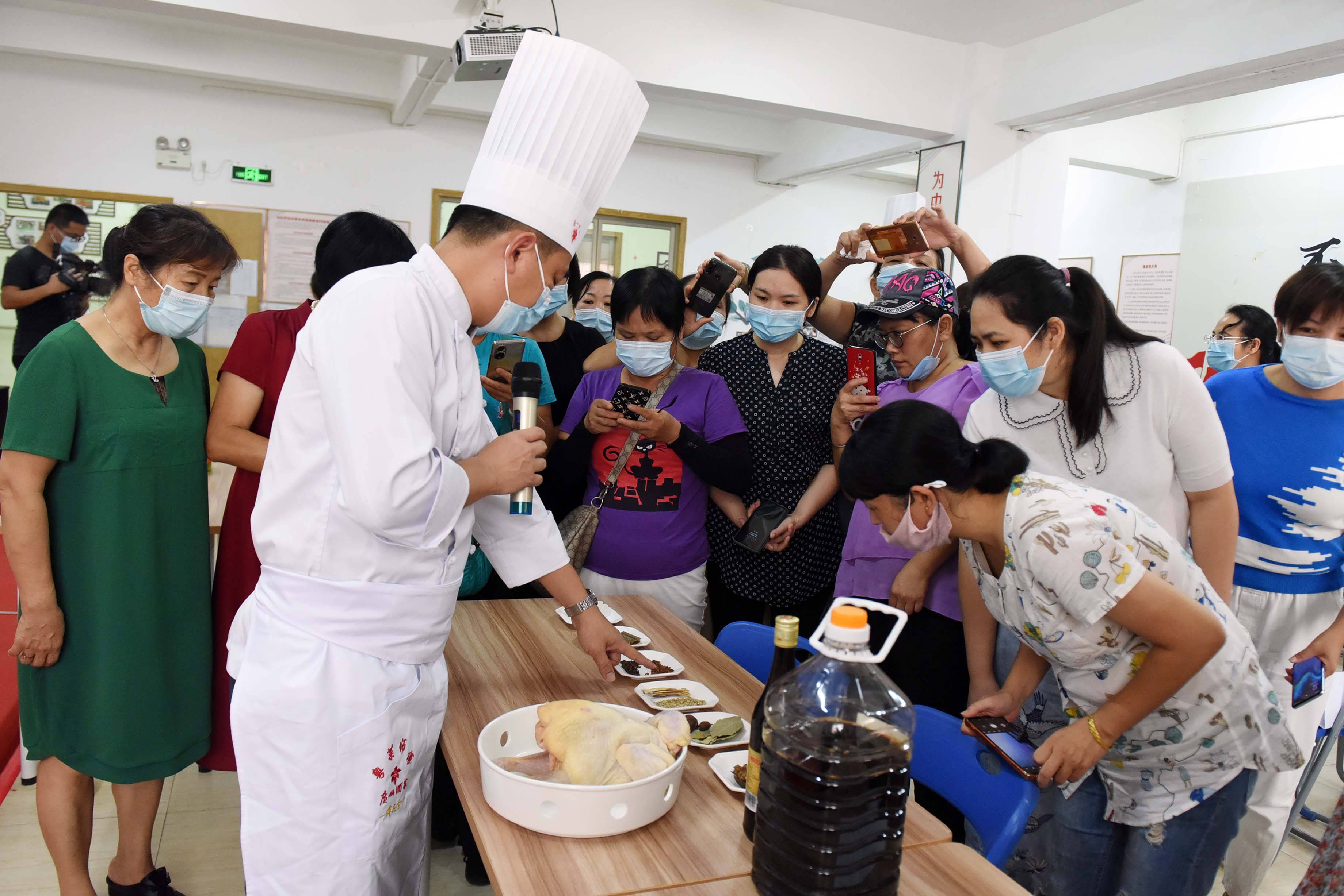 羊城家政进社区同和街社区技能学堂打响社区教育第一课