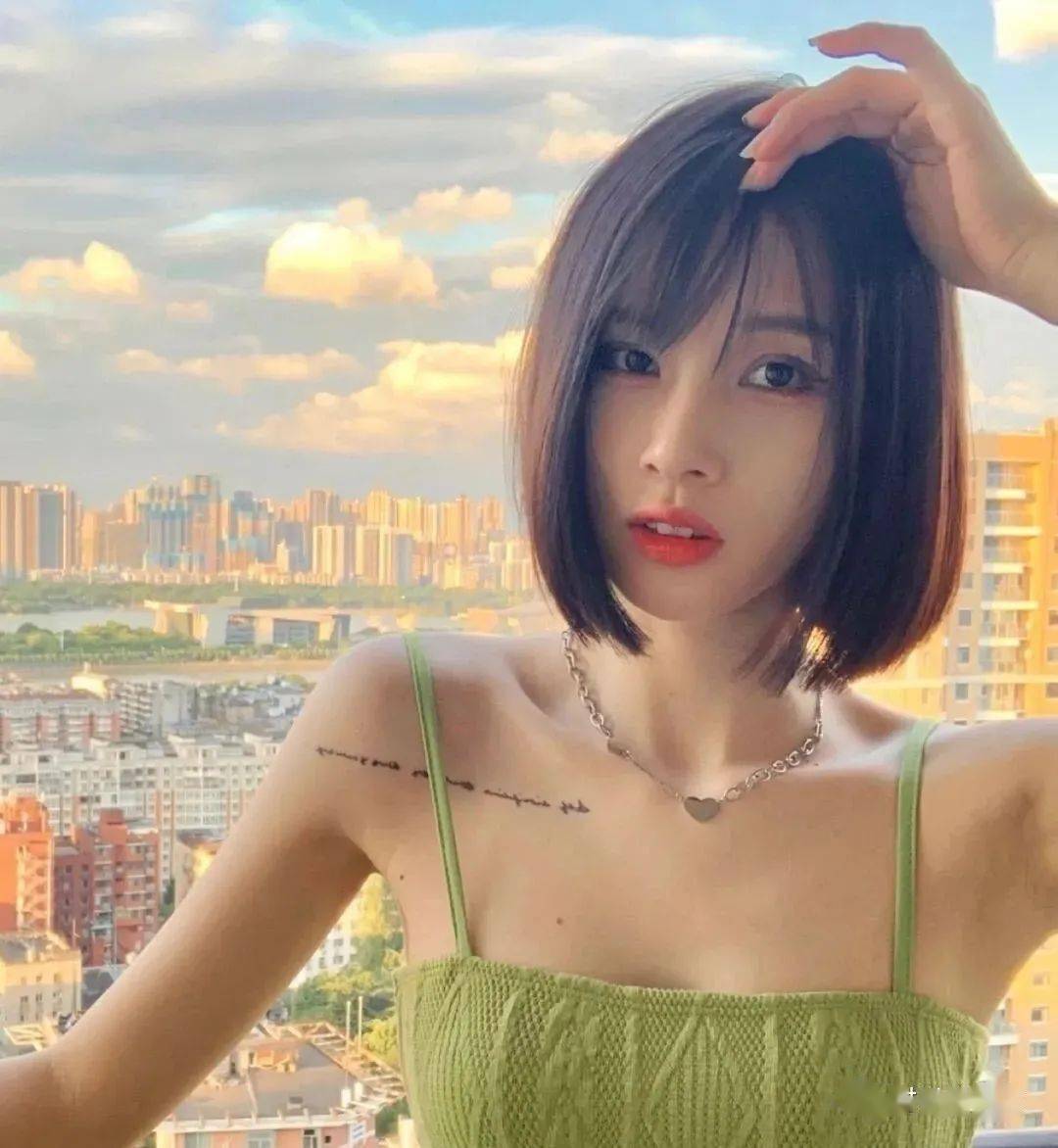 让你秒表漂亮小姐姐的网红短发,初秋的短发首选之一