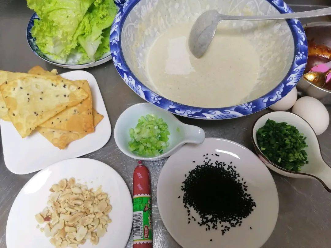 平底锅煎饼果子的做法全过程 c4e11e7fcb6a494ca160c6c38c2a8fed.jpeg
