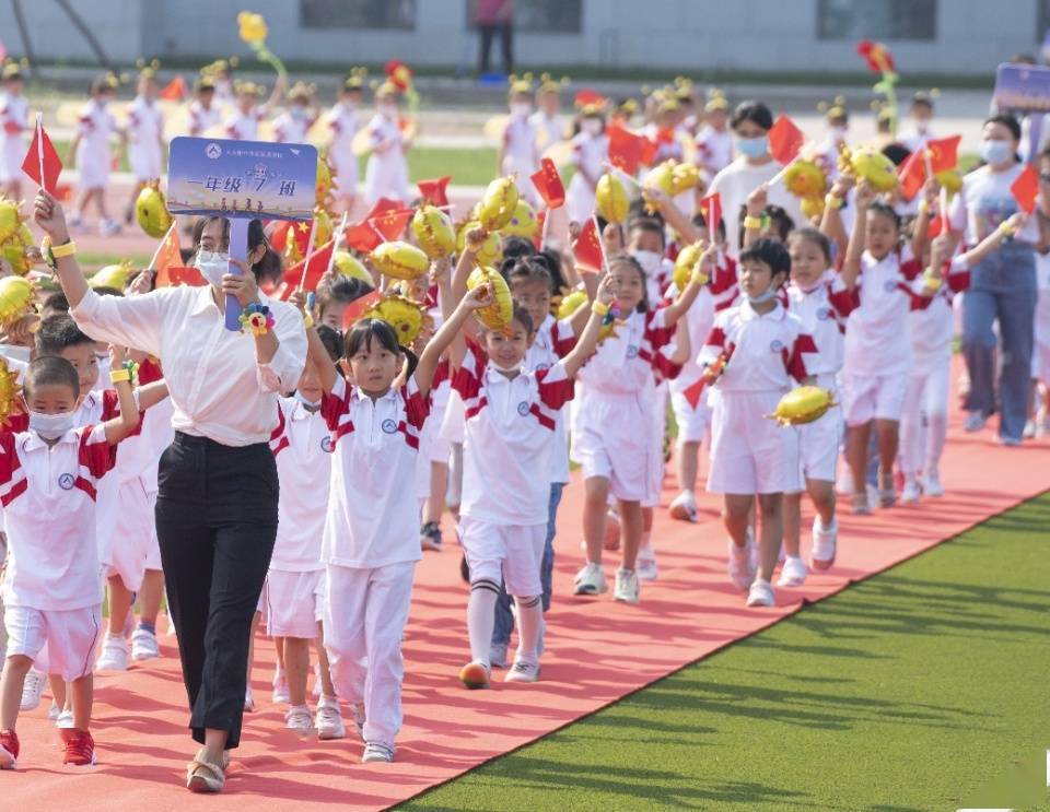 教育|人大附中亦庄新城学校“从心出发 开创未来”落成仪式暨开学典礼