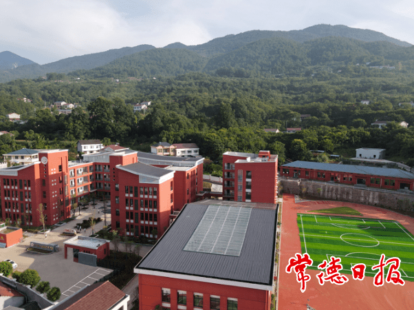 湖南日报百朵芙蓉花儿开三湘学生尽开颜湖南省实施芙蓉学校建设工程