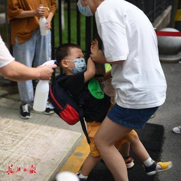 家长|萌娃上幼儿园：第一天喜笑颜开，第二天稀里哗啦