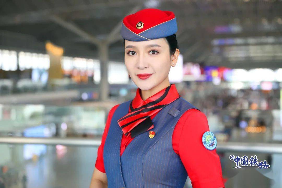 漂亮有气质西安的乘务员小姐姐换制服啦