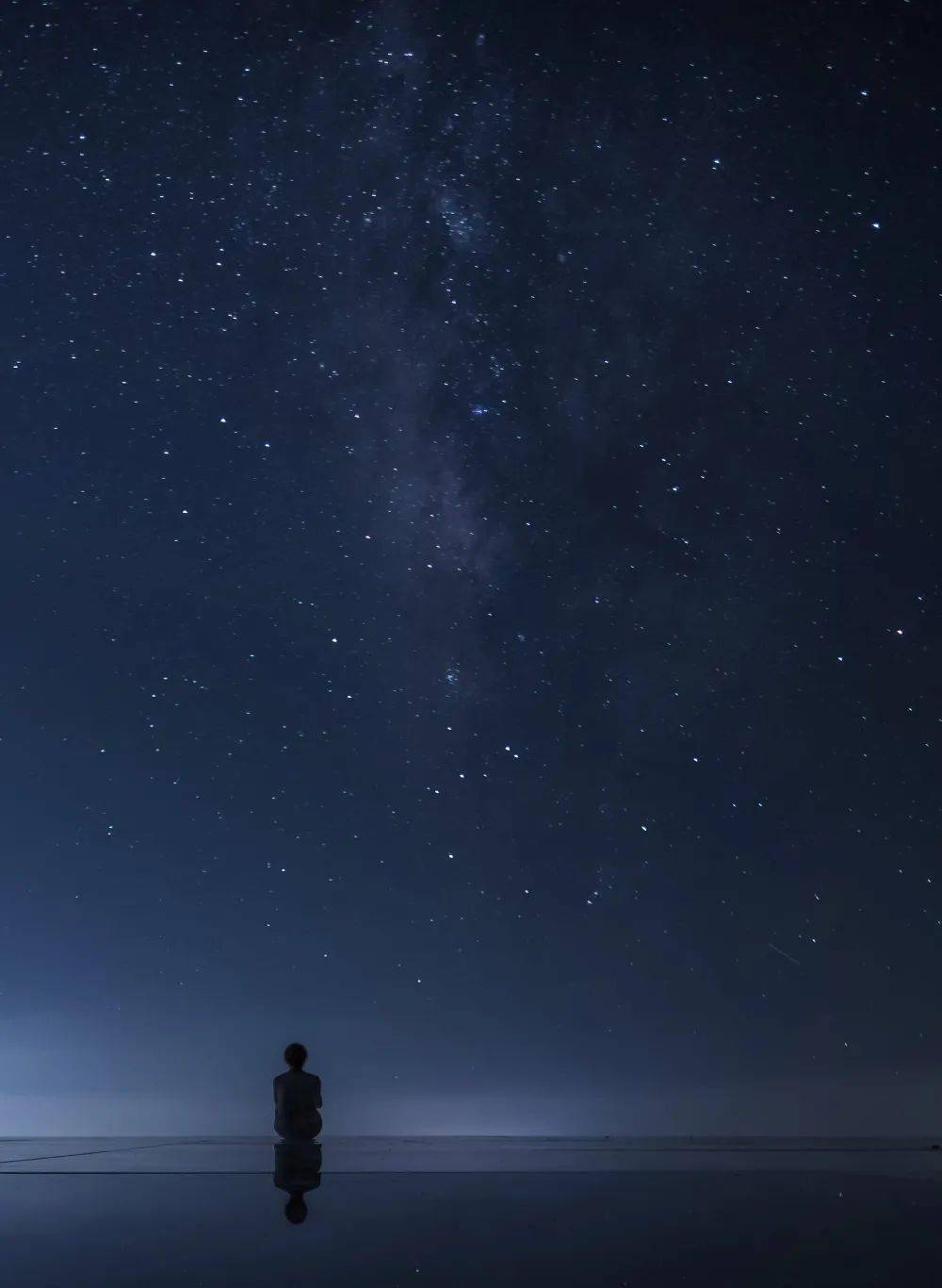 支一顶帐篷在山间,在云端日间,看云卷云舒,品人生百态夜间,数星星万颗