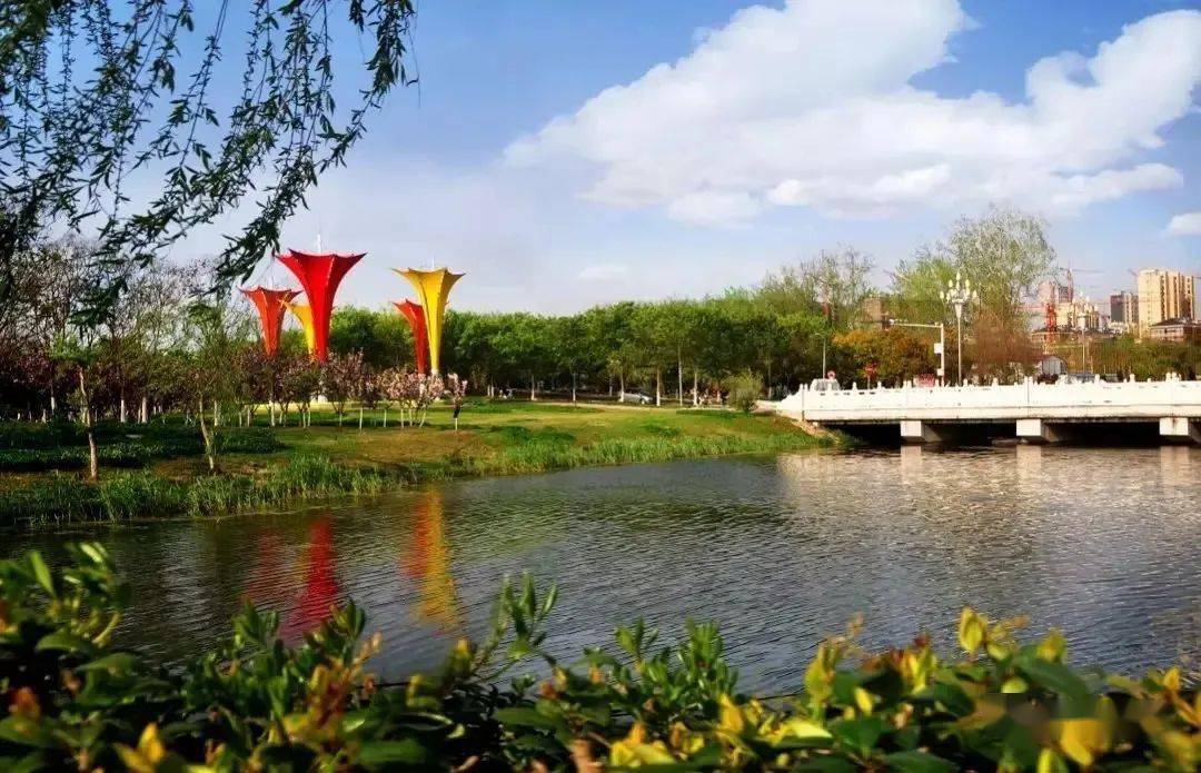 环境睢宁万达广场·楚岳公馆位于睢河路与永昶路交汇处,新城区与高铁