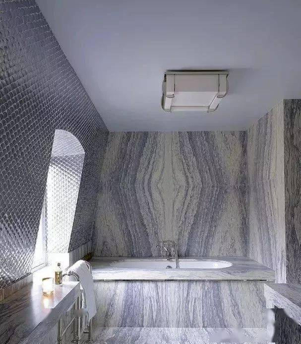 将浴缸和大理石相结合打造一个高大上的洗浴室工艺一:浴缸与石材相接