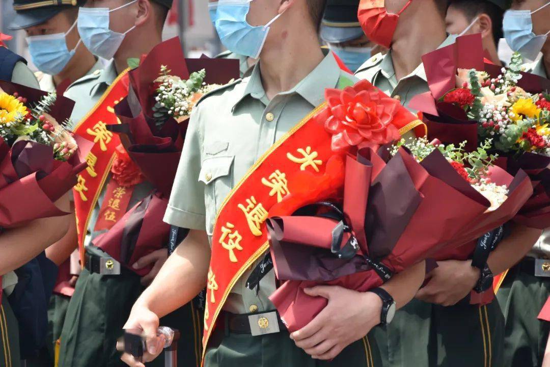 又是一年退伍季，眉山老兵们，我们接你回家！
