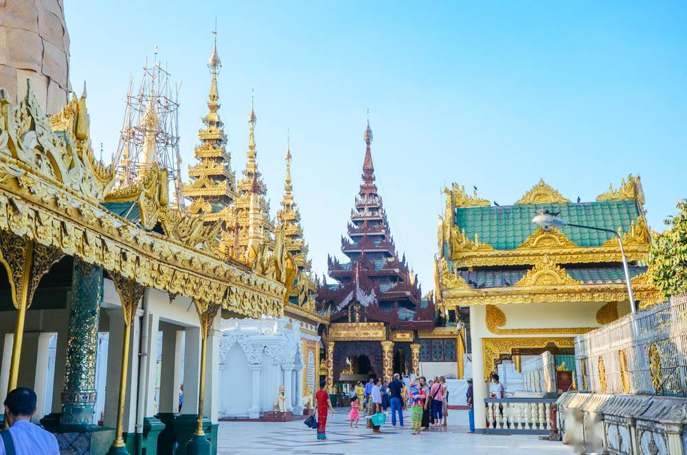 女生的叫"隆基";男生叫"布梭",均是缅甸语发音哟