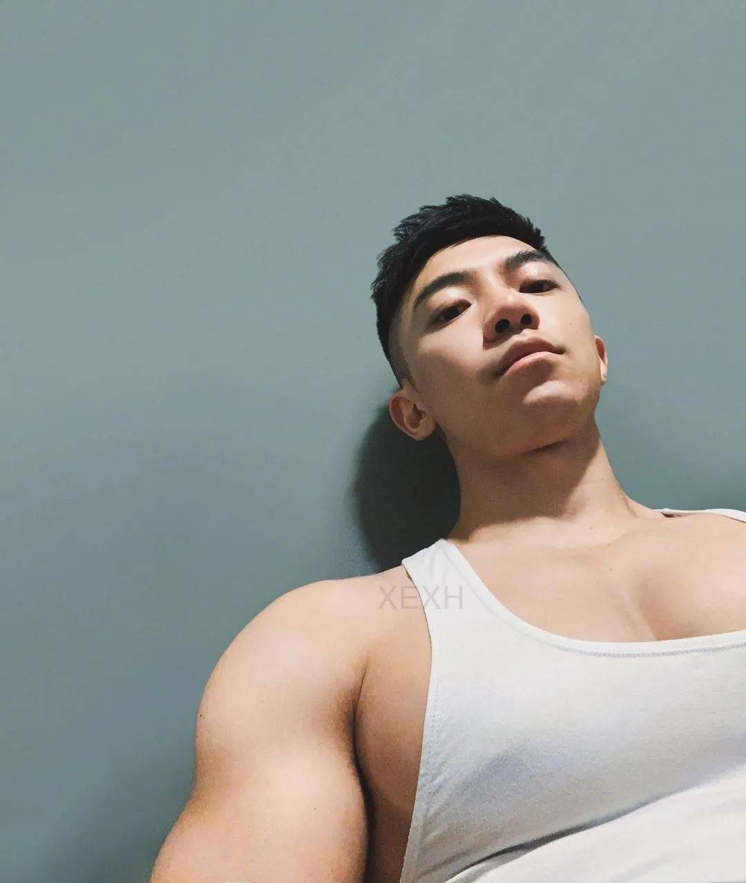 国产90后"大胸弟"私照曝光,网友:有了非分之想!_胸肌