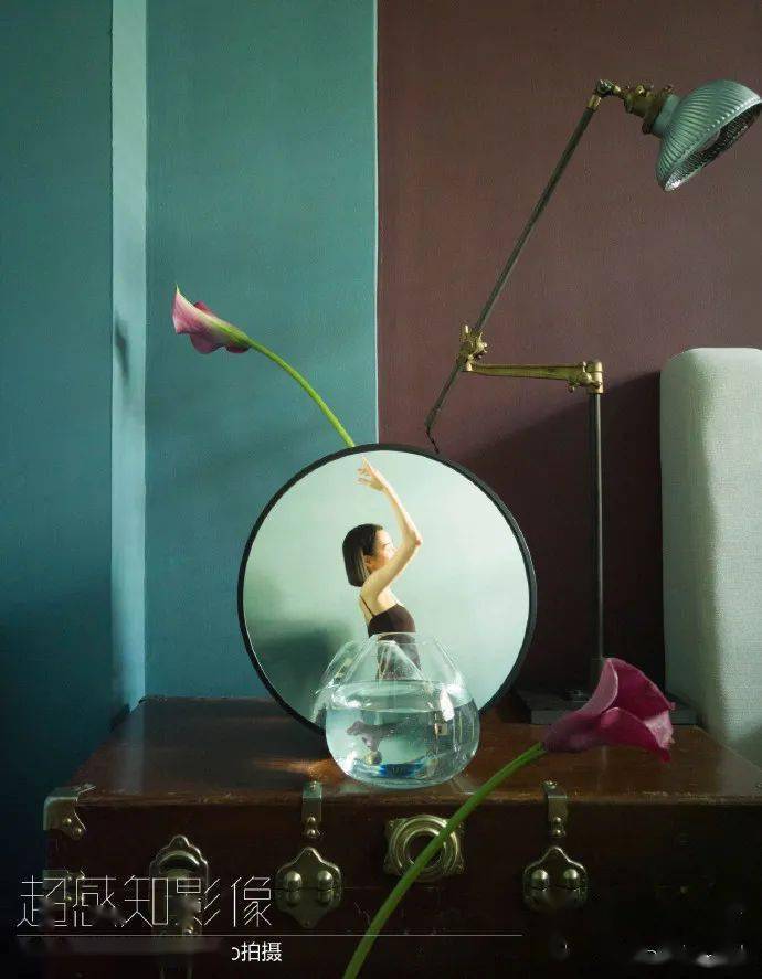 一人一生活刘子千发掘内心释放情感她用一反常态的自拍与自我对话