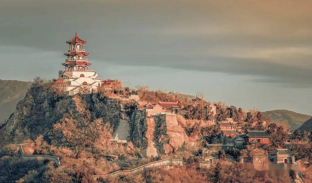 推进"燕都第一仙山"石景山古建筑群修缮,丰富莲石湖区域文化旅游活动