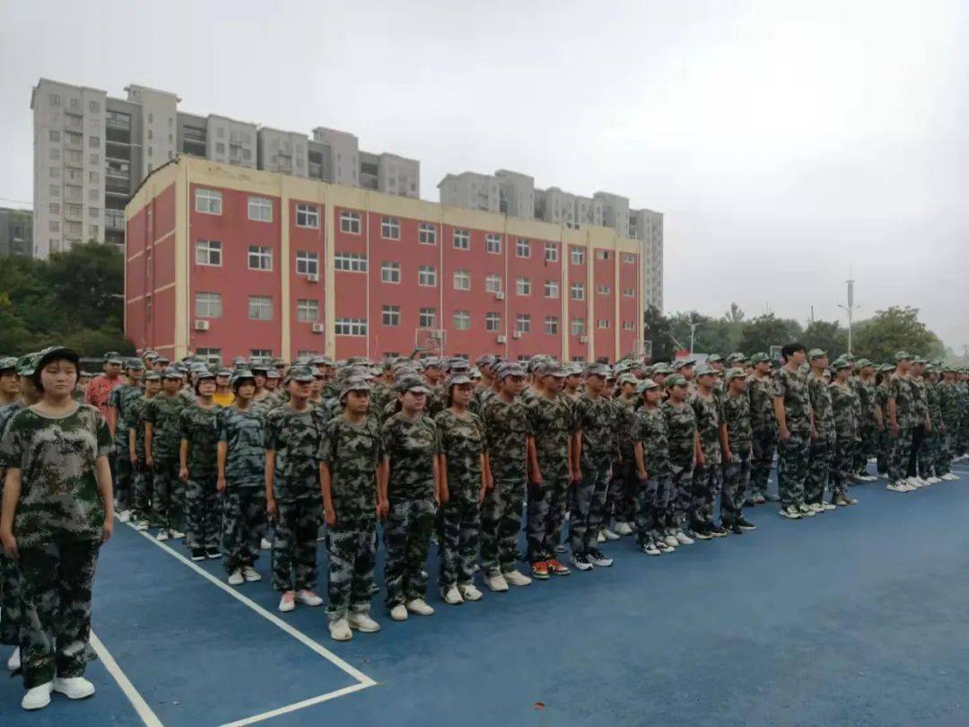 泗县双语中学举行军训活动