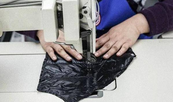 网友|动辄上万一件还总断货的网红羽绒服“翻车”！网友：加拿大鹅还是加拿大鸭？