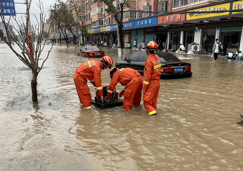同心防汛,竭力抢险----暴雨中的淮阳正能量